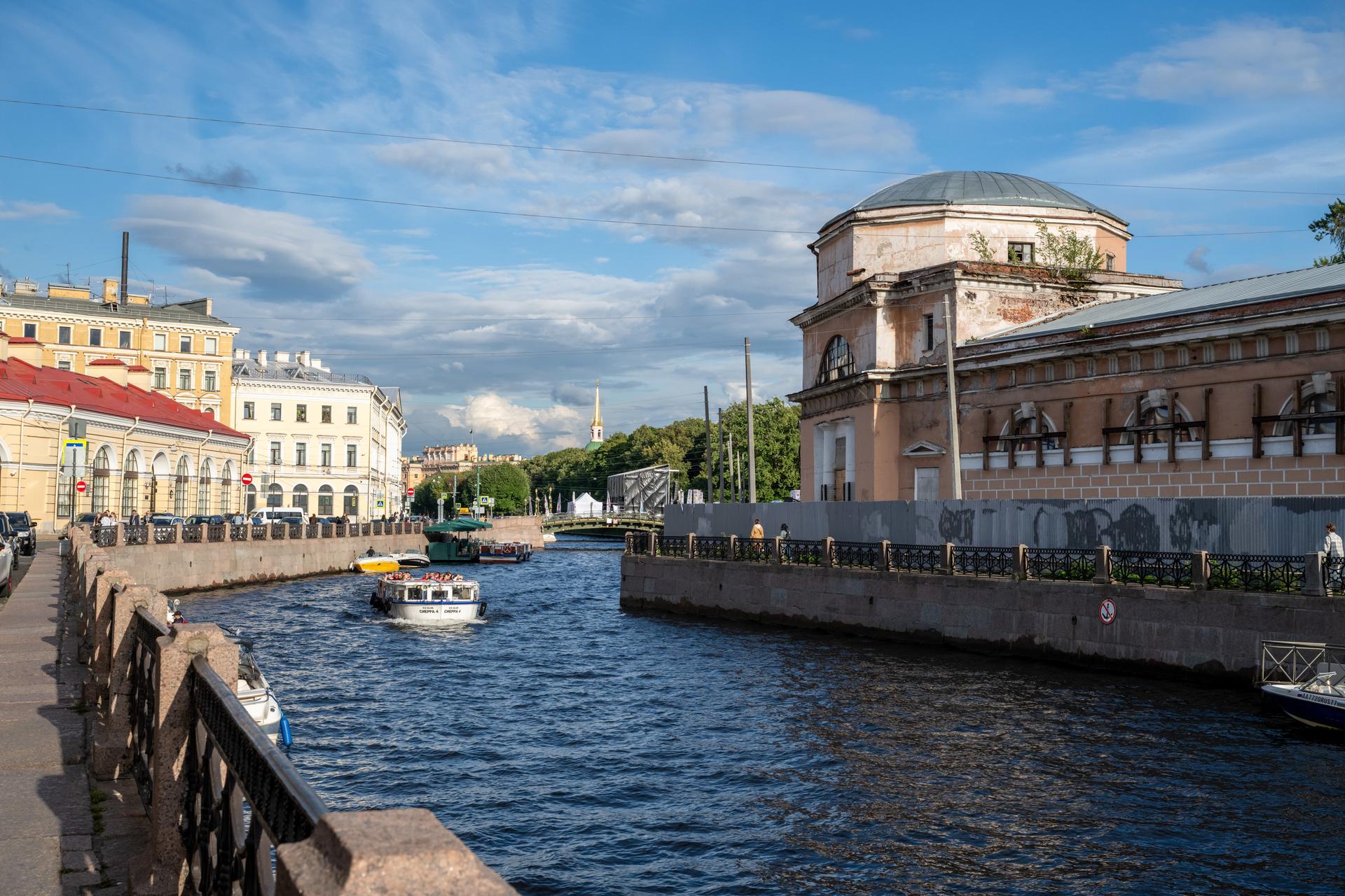 Как перекрыть 40-метровый пролёт: реставрацию Конюшенного ведомства отсрочили