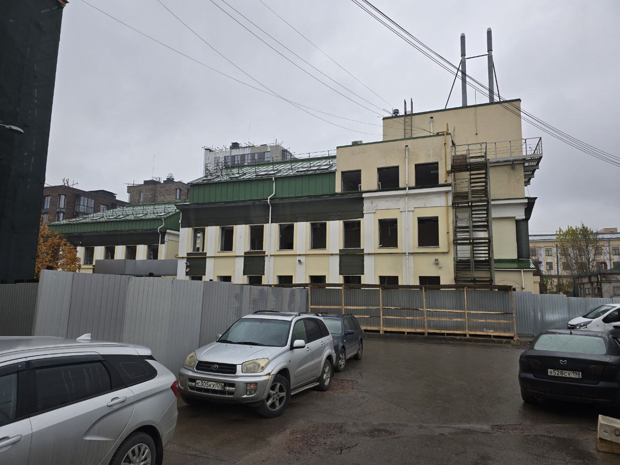 Петербургские градозащитники заступились за барельеф "Играющие дети"