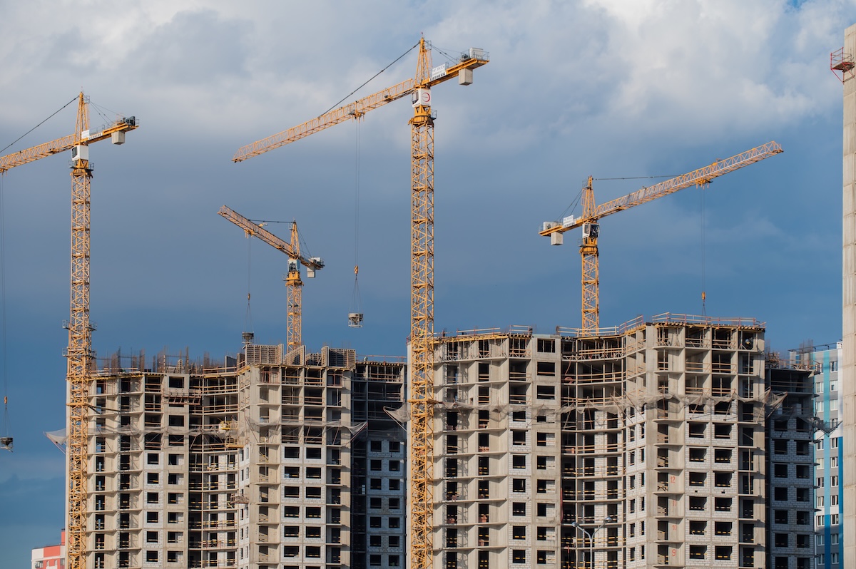 В Петербурге и пригородах за 20 лет построили 75 млн "квадратов" жилья