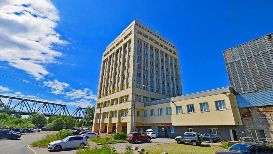 Бизнес-центр обанкротившегося "Петрокома" в Рыбацком сменил владельцев