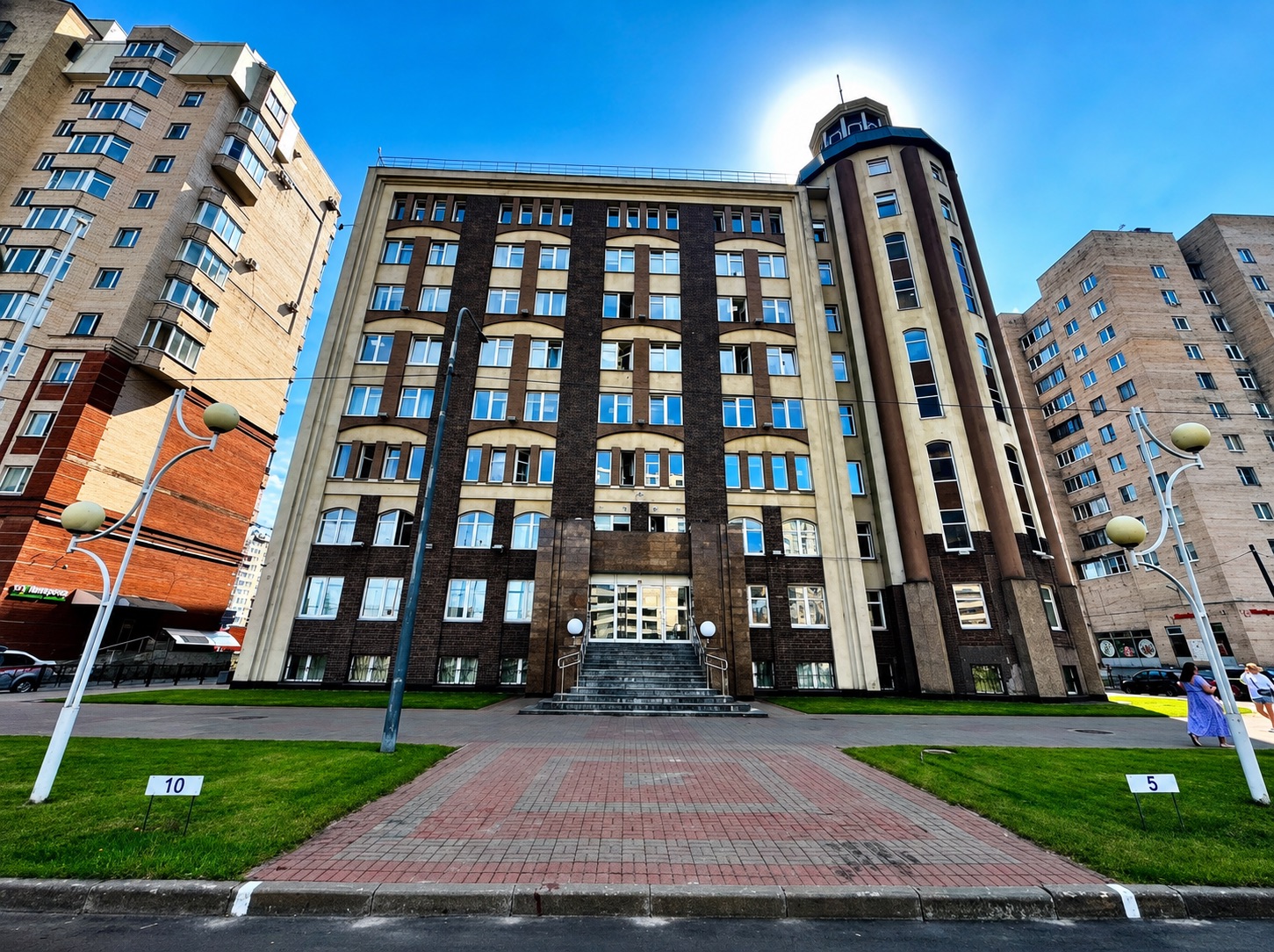 Аренда офисных помещений в Бизнес-центре на Богатырском проспекте (Санкт-Петербург)