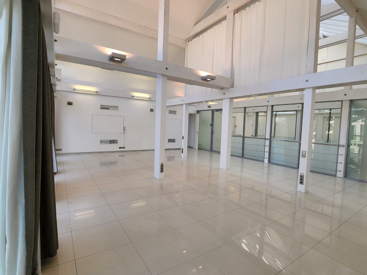 Обособленное здание бизнес-центра в Ольгино