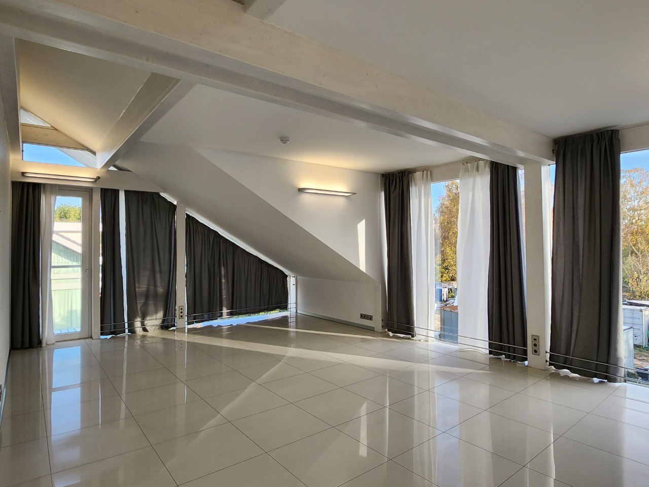 Обособленное здание бизнес-центра в Ольгино