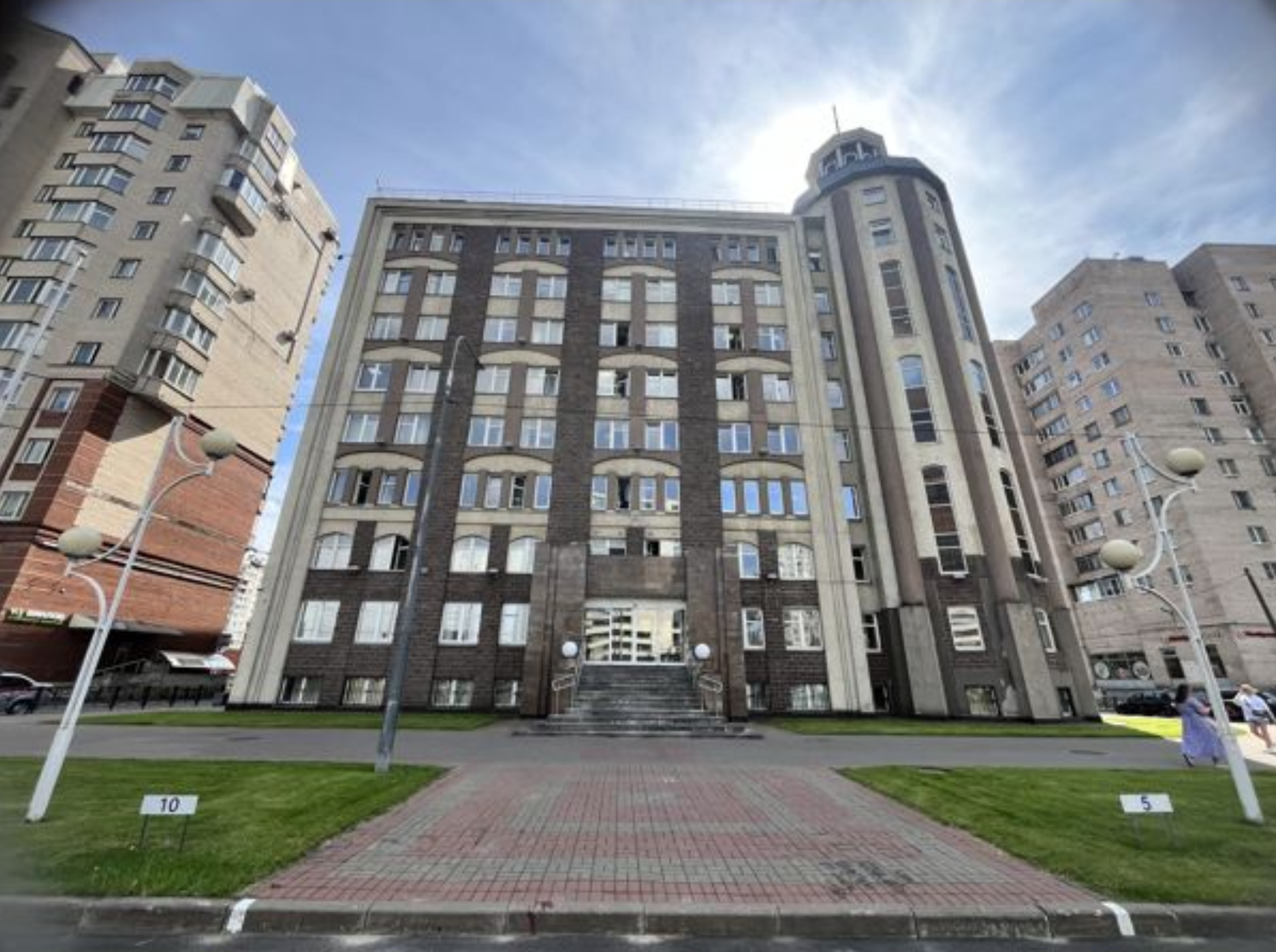 Аренда помещения свободного назначения в Приморском районе Санкт-Петербурга (391,4 м2)