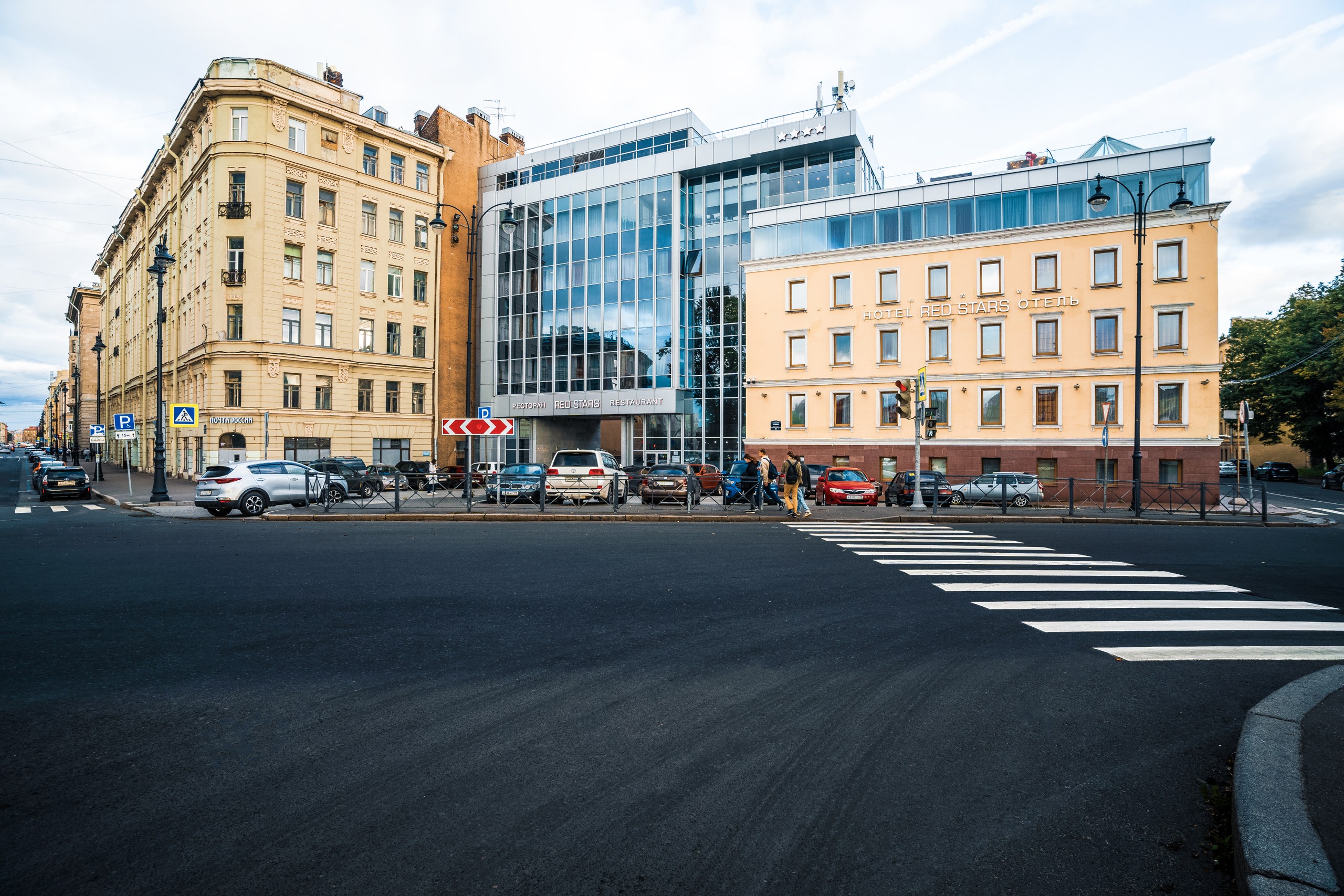 Отель Red Stars 4*